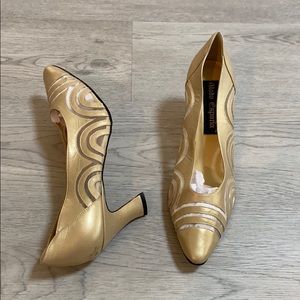 Moda Espana Gold Leather Heels 10